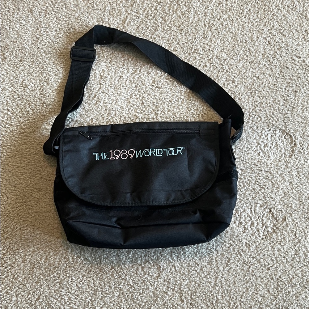 Black 1989 World Tour Messenger Tote Bag